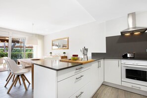 Fridge, microwave, oven, dishwasher