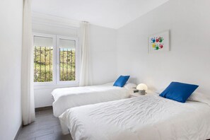 2 bedrooms, iron/ironing board, free WiFi - 1I 51 - Renovated apartment with communal pool located a few minutes walk from the beach of Calella de Palafrugell (Calella de Palafrugell)