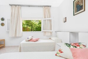 3 chambres, fer et planche à repasser, Wi-Fi gratuit