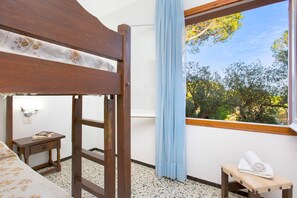 3 habitaciones, tabla de planchar con plancha y internet
