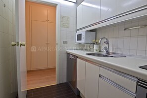 Réfrigérateur, micro-ondes, four, lave-vaisselle