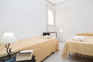 3 bedrooms, iron/ironing board, internet