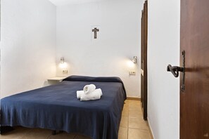 3 bedrooms, iron/ironing board, internet