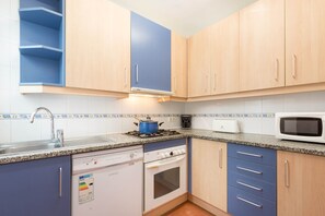 Kühlschrank, Mikrowelle, Ofen, Geschirrspüler