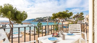 1PAQ01 - Beautiful apartment in an idyllic location on the sea front opposite Llafranc beach with stunning sea views! Near restaurants, supermarkets and pharmacies.