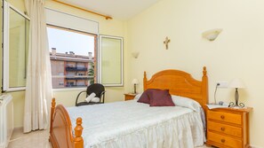 3 bedrooms, iron/ironing board, internet