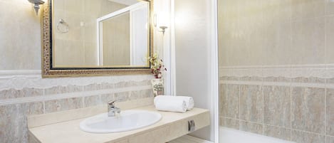 Bathtub