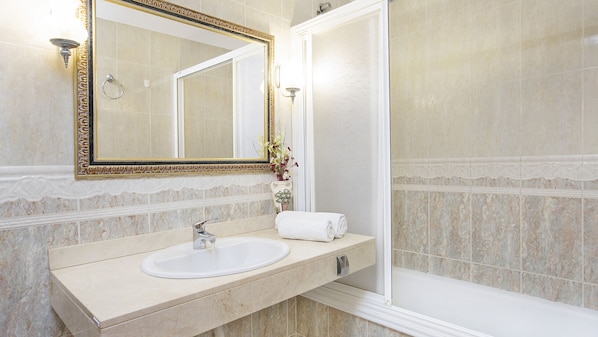 Bathtub