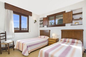 3 dormitorios, tabla de planchar con plancha, Internet