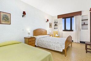 3 habitaciones, tabla de planchar con plancha y internet 