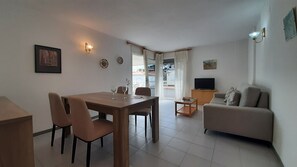 Interior - 1OP 01 - Apartment located in Pals, in a residential complex with swimming pool, 400 m from the beach (Pals)