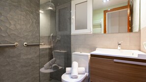 Shower - 2SAP1 - Beautiful apartment for 6 people located in the center of Blanes on the seafront with magnificent views of the sea. (Blanes)