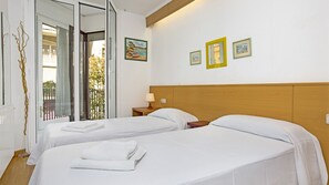 3 bedrooms, iron/ironing board, internet - 2SAP1 - Beautiful apartment for 6 people located in the center of Blanes on the seafront with magnificent views of the sea. (Blanes)