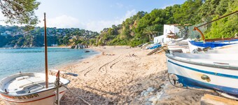 2LIN01 -Beautiful house with private pool located in a quiet residential area near the beach
