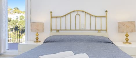 3 bedrooms, iron/ironing board, Internet