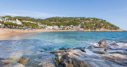 1ALB 01 - Apartment for 6 people located in Calella de Palafrugell, just 350m from the beach