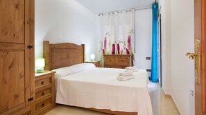 3 bedrooms, iron/ironing board, free WiFi