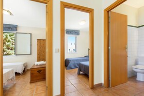 3 bedrooms, iron/ironing board, Internet - 1MP 44 - Attractive house located in a quiet residential complex, with communal garden and swimming pool, just 100 m from  the beach of Pals. (Torroella de Montgri)