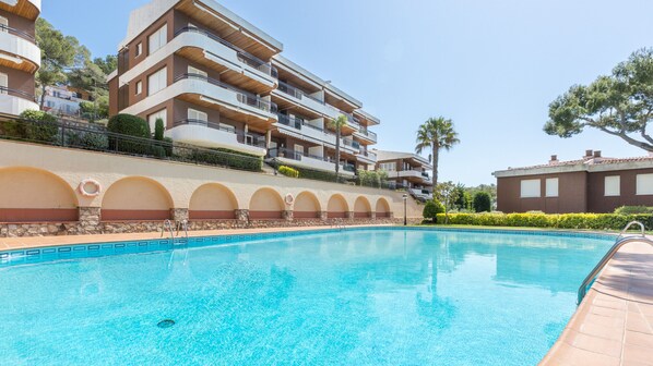 Pool - 1LLUM 01 - Spacious 4 bedroom apartment with communal garden and swimming pool only 500m from the beach of Llafranc, (Llafranc)