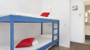 4 chambres, fer et planche à repasser, accès Internet