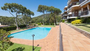 Pool - 1LLUM 01 - Spacious 4 bedroom apartment with communal garden and swimming pool only 500m from the beach of Llafranc, (Llafranc)
