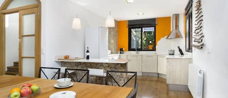 Refrigerador, microondas, horno y lavavajillas