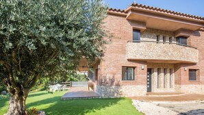 A two-story building with a stone facade and a flat roof. - 2PON01 - Beautiful house with private pool located in a quiet area near the beach (Lloret de Mar)