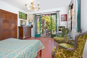 4 bedrooms, iron/ironing board, Internet