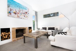 Télévision, cheminée