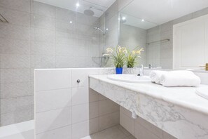 Bathtub