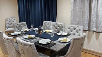 House | Private kitchen | Fridge, microwave, oven, stovetop