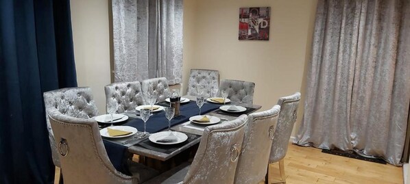 House | 3 bedrooms, free WiFi, bed sheets - Lovely 3-bed House in Luton (Luton)