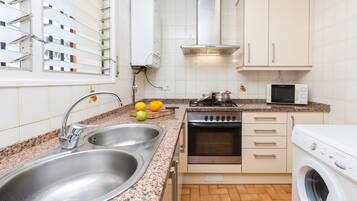 Fridge, microwave, oven, coffee/tea maker