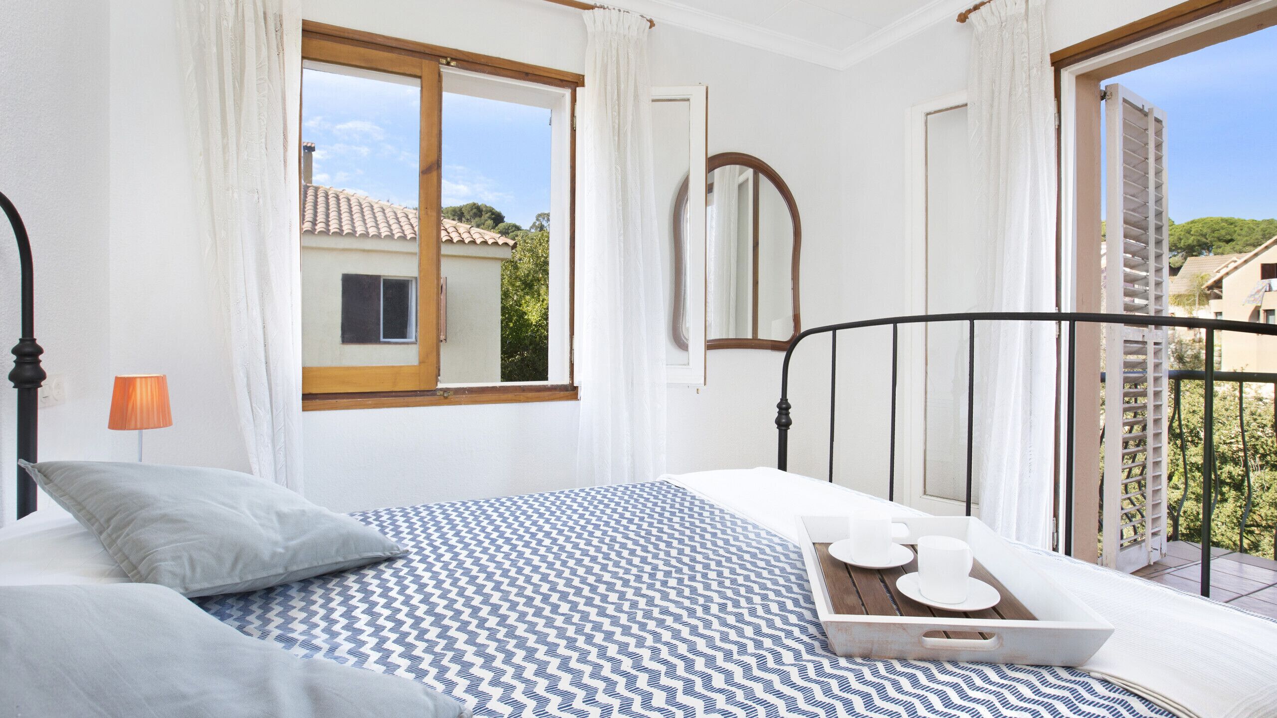5 bedrooms, iron/ironing board, free WiFi