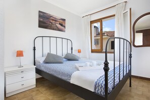 5 bedrooms, iron/ironing board, free WiFi