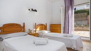 6 bedrooms, iron/ironing board, free WiFi