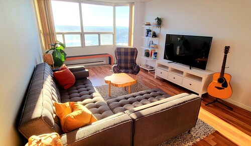 Lovely 1 bedroom spacious condo. Sunset view~pet friendly