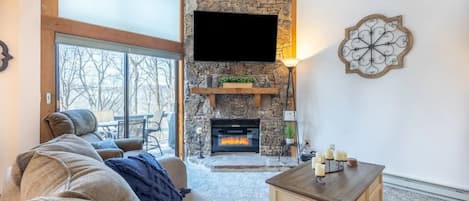Smart TV, fireplace