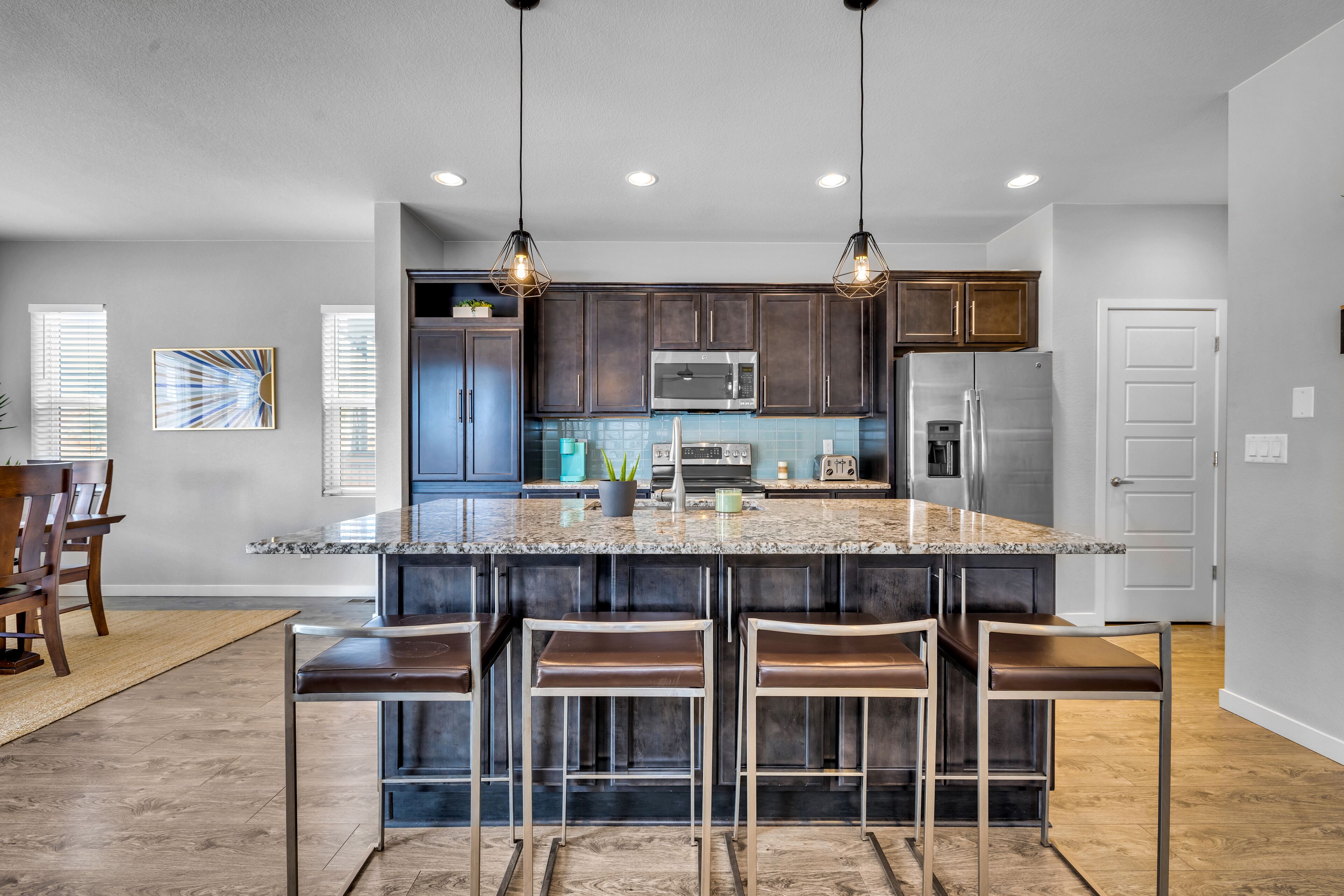 Calm & Cozy 3 Bedroom - Manhattan Beach Inspired Home