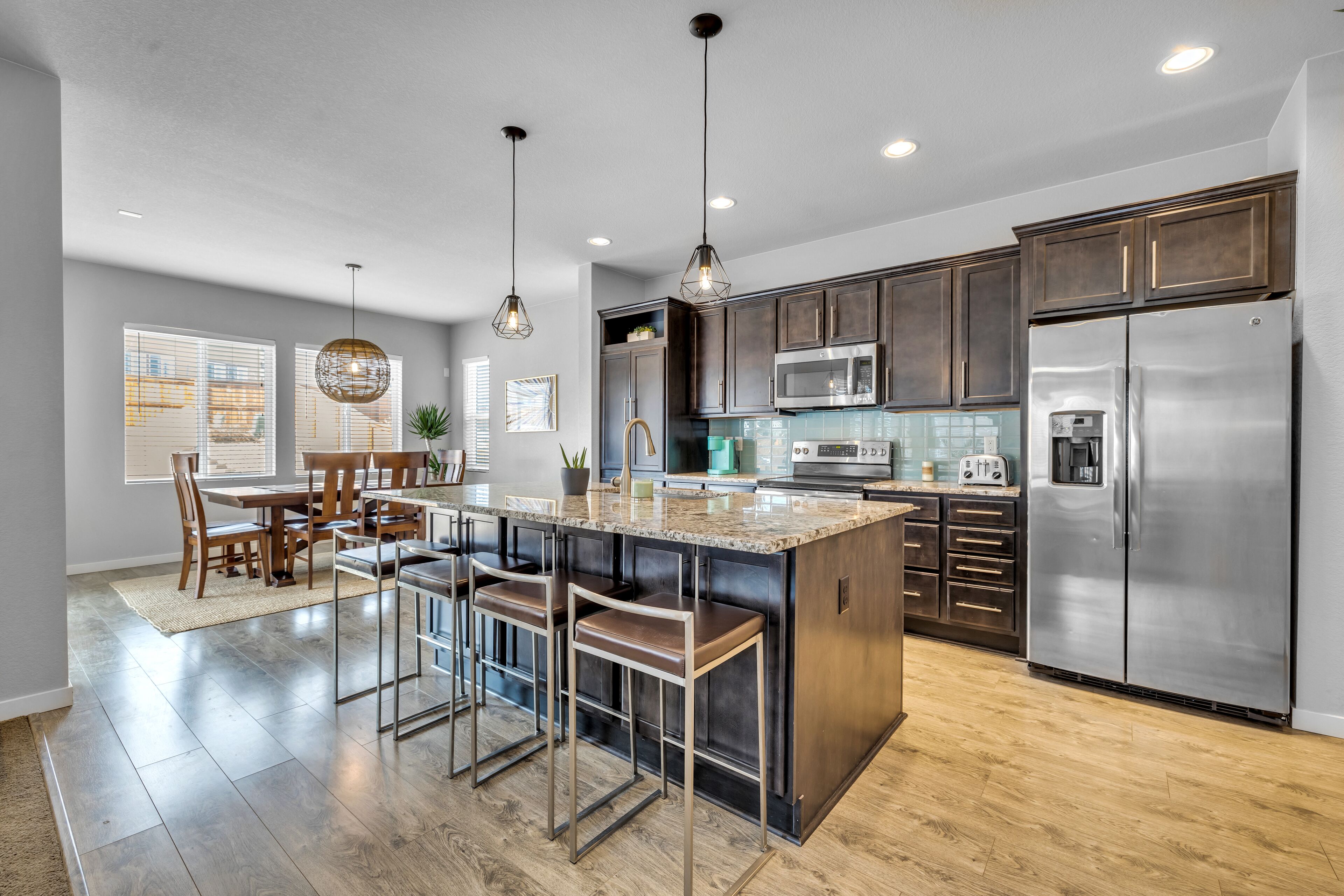 Calm & Cozy 3 Bedroom - Manhattan Beach Inspired Home