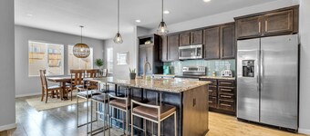Calm & Cozy 3 Bedroom - Manhattan Beach Inspired Home