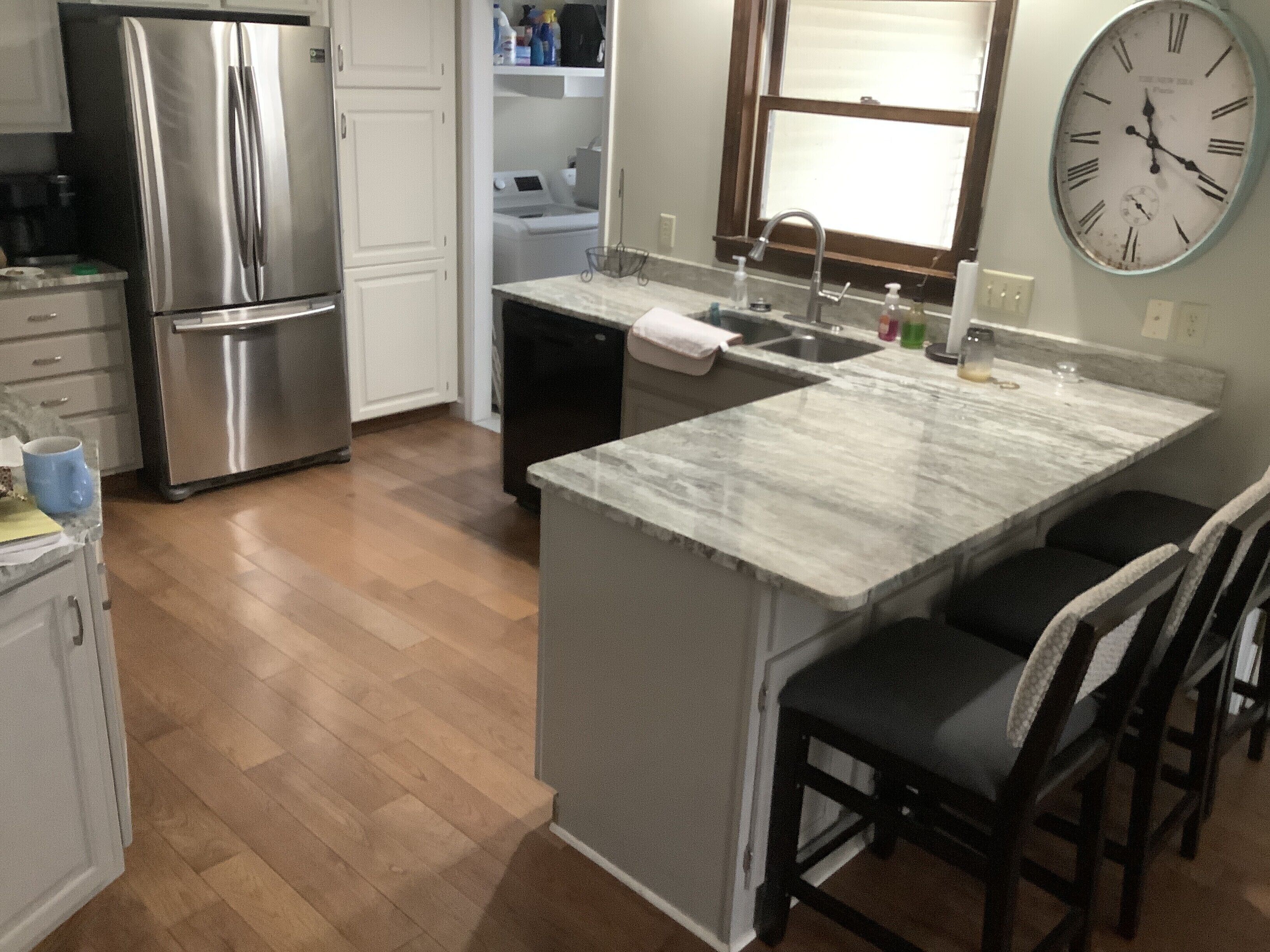 Spacious, updated townhouse in lake community. Close to Track, downtown, SPAC !