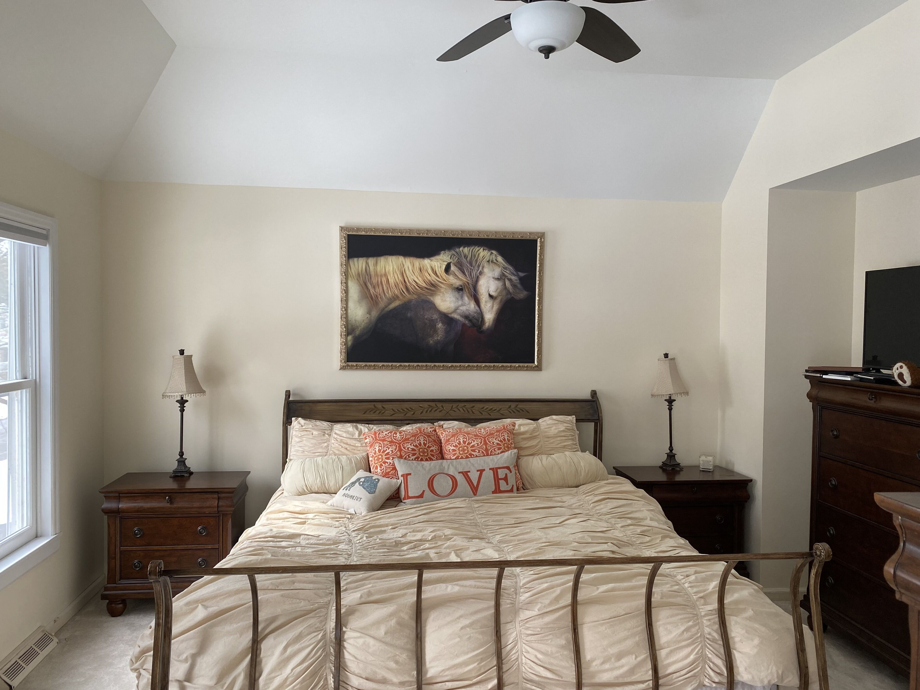 Spacious, updated townhouse in lake community. Close to Track, downtown, SPAC !