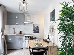 Fridge, microwave, oven, stovetop
