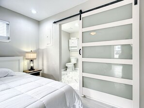 3 bedrooms, desk, iron/ironing board, travel crib