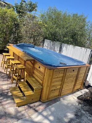 Outdoor spa tub