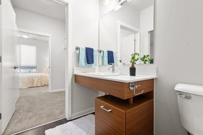 Bathtub, shampoo