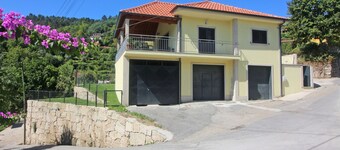 Modern house with pool in Gerês