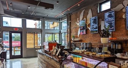 Producer's Suite: Luxe Music Row Stay, Walk to Gulch!