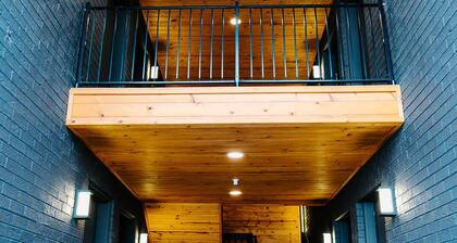 Producer's Suite: Luxe Music Row Stay, Walk to Gulch!